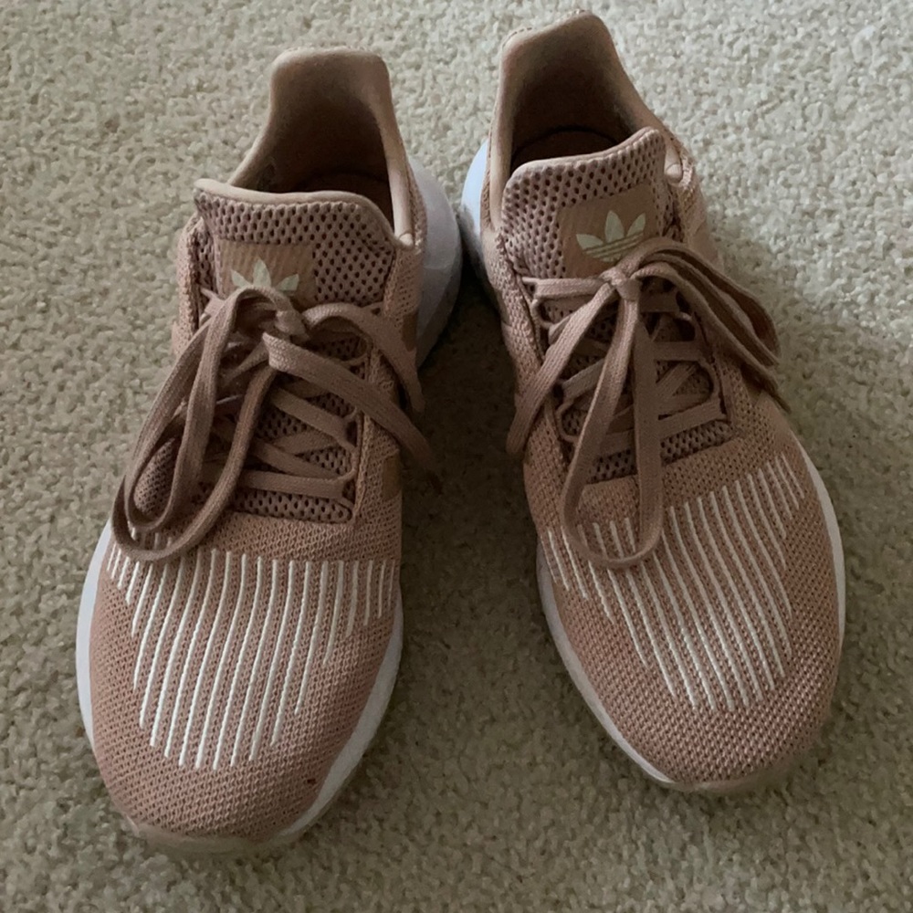Size 7 Adidas sneaker